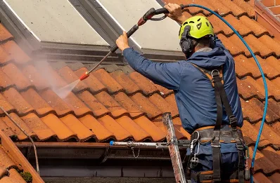 Démoussage et hydrofuge de toiture à Fournès
